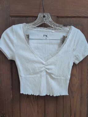 EUC PacSun Ribbed Lace-Trim Short Crop Top in White